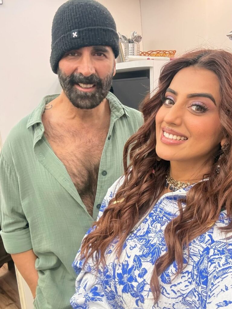 भोजपुरी हीरो पर भारी पड़ रहीं अक्षरा सिंह